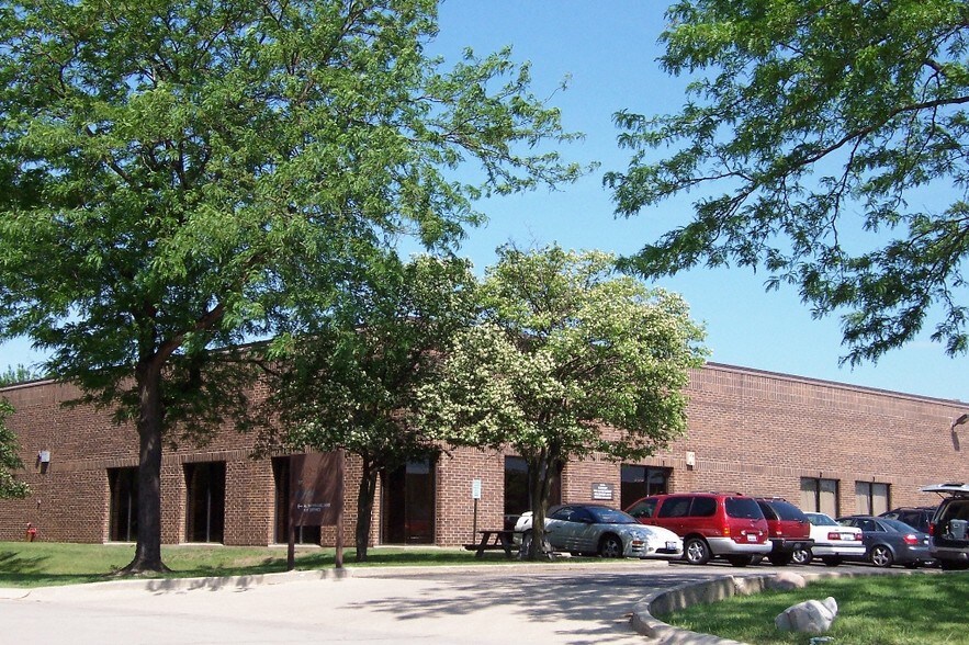 3170-3190 MacArthur Blvd, Northbrook, IL à louer - Photo de l’immeuble – Image 2 sur 32