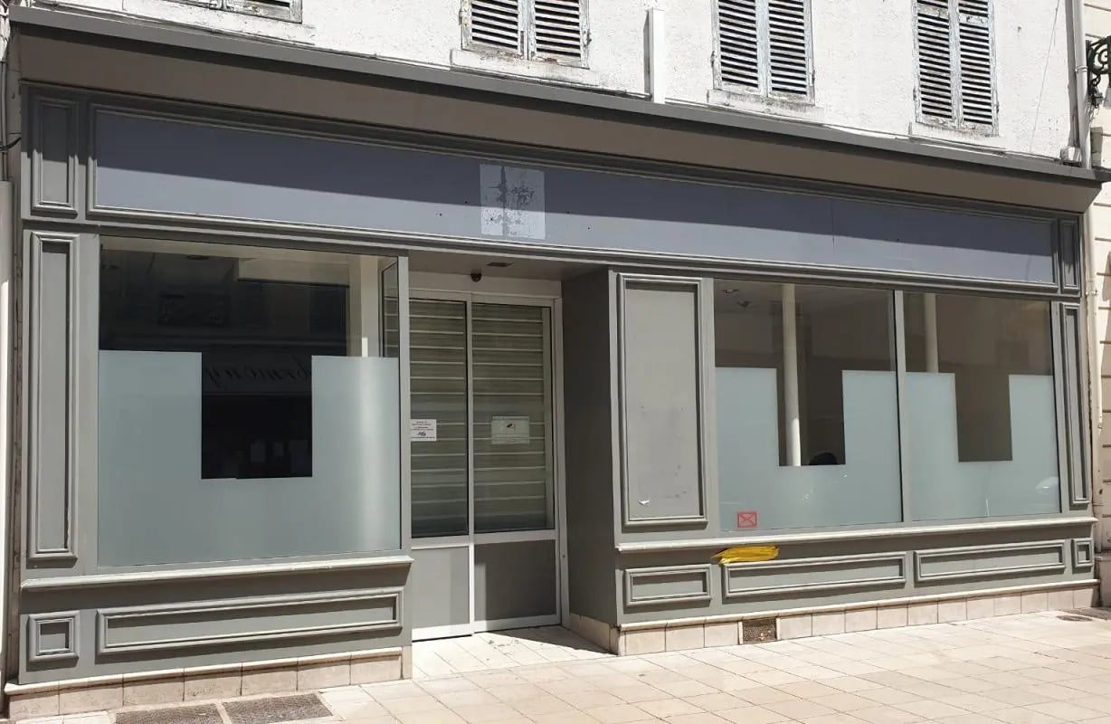 Local commercial dans Rambouillet à louer Photo de l’immeuble– Image 1 sur 3