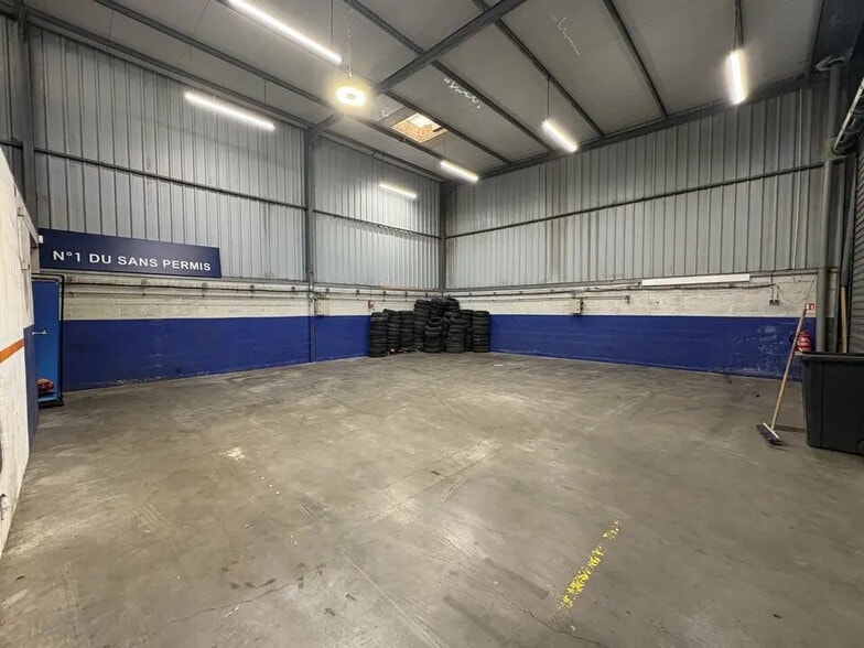 Local d’activités dans Gruchet-le-Valasse à louer - Photo intérieure – Image 3 sur 3