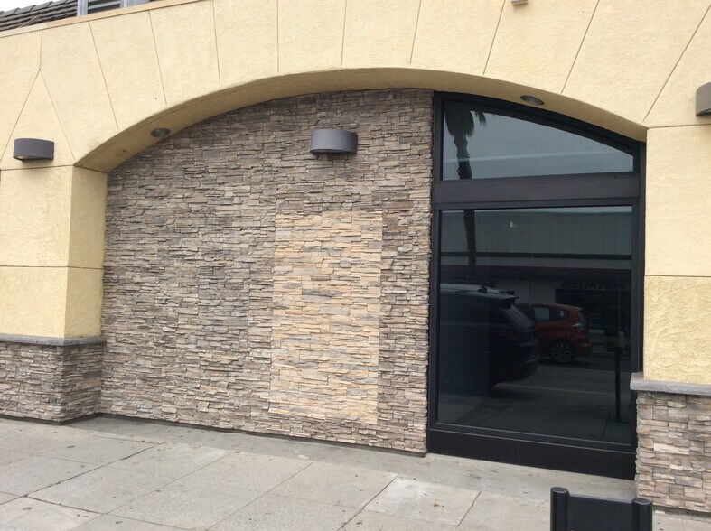 2635 Wilshire Blvd, Santa Monica, CA à louer - Photo de l’immeuble – Image 2 sur 12