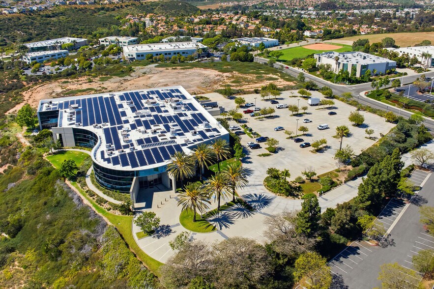 1675 Faraday Ave, Carlsbad, CA à vendre - Photo de l’immeuble – Image 3 sur 18