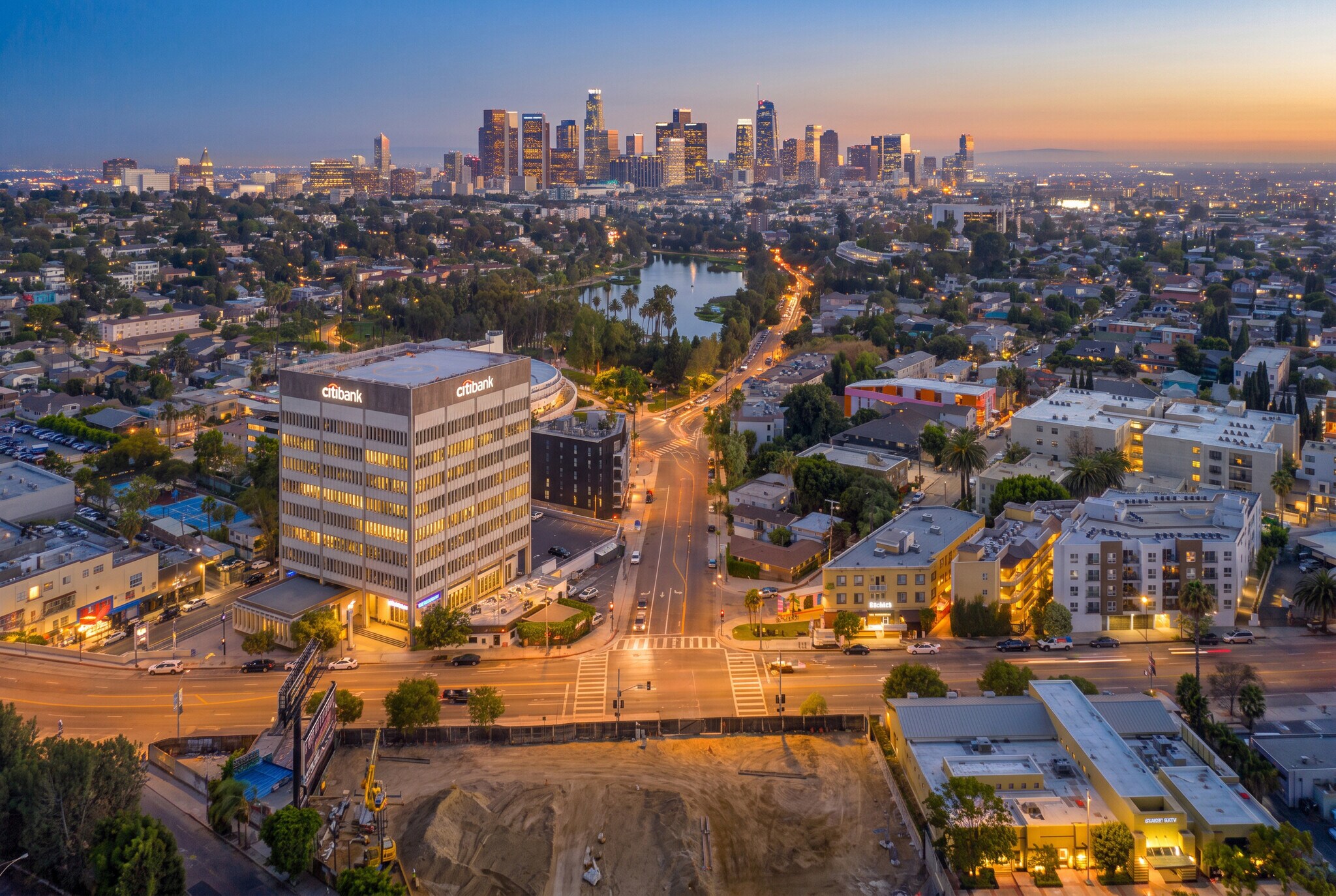 1910 W Sunset Blvd, Los Angeles, CA à louer Photo de l’immeuble– Image 1 sur 15