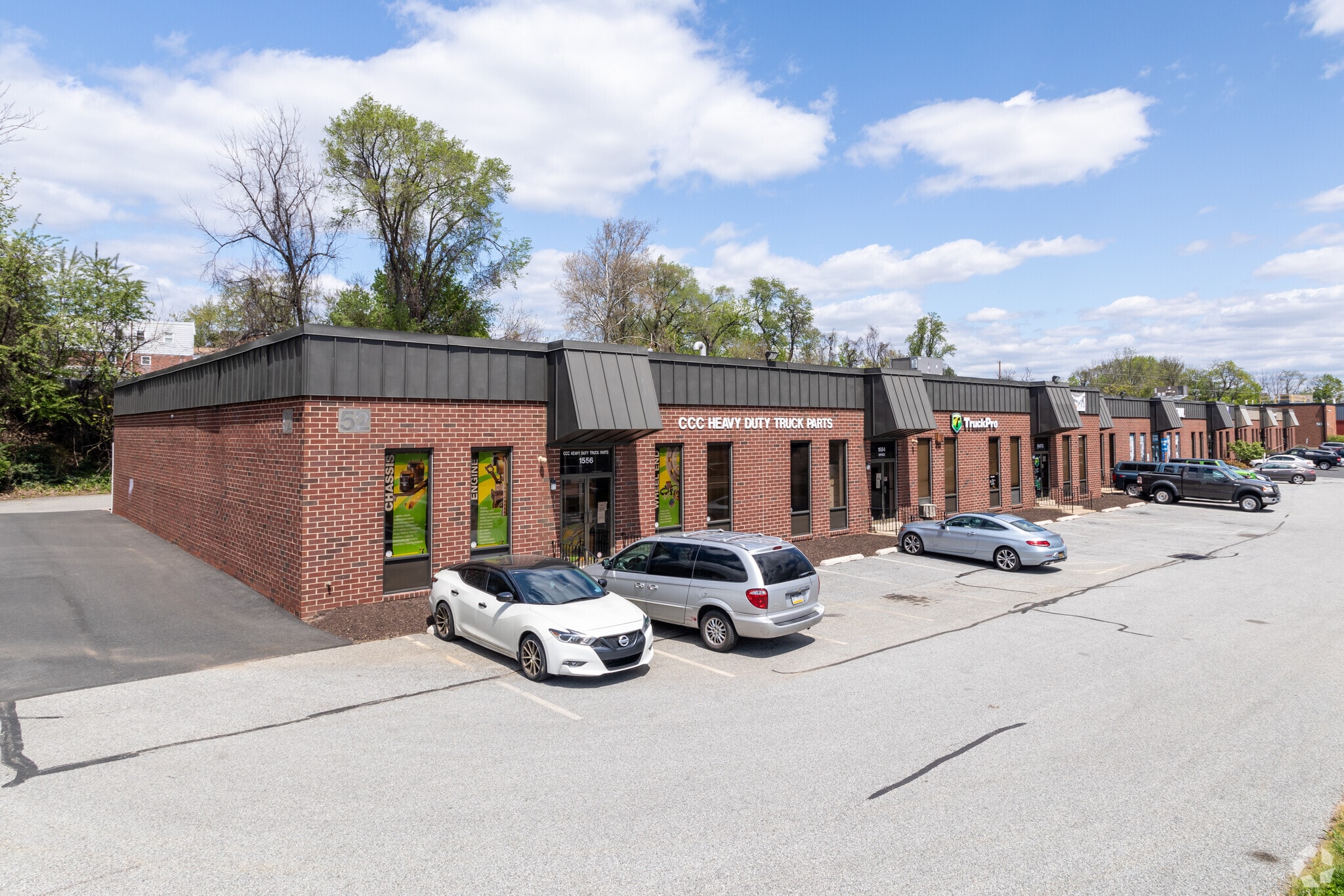 1546-1556 Delmar Dr, Folcroft, PA à louer Photo principale– Image 1 sur 6