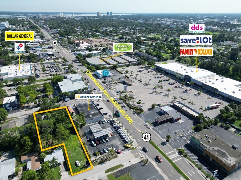 1950 Grace Ave, Fort Myers, FL à vendre - Photo de l’immeuble – Image 1 sur 22