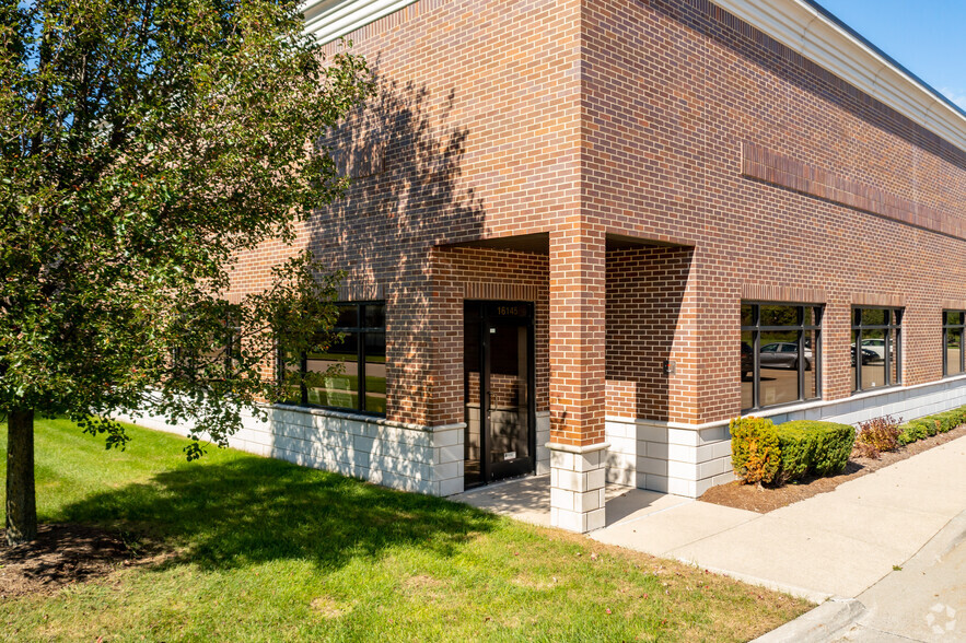 16145-16185 Leone Dr, Macomb Township, MI à louer - Photo de l’immeuble – Image 3 sur 7