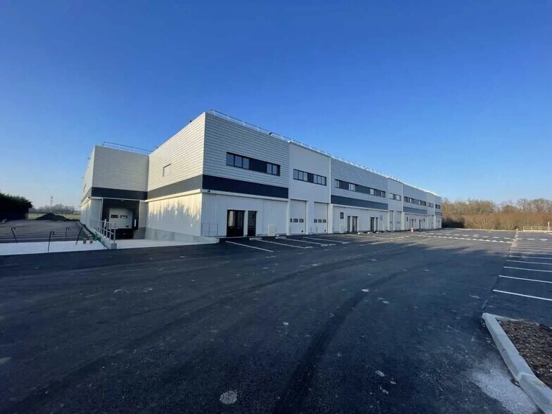 Local d’activités dans Saint-Aignan-Grandlieu à louer - Photo de l’immeuble – Image 1 sur 7
