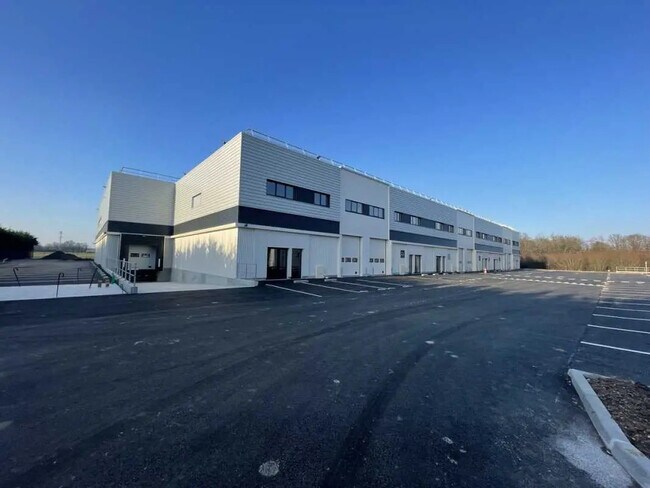 Plus de détails pour Local d'activités à louer