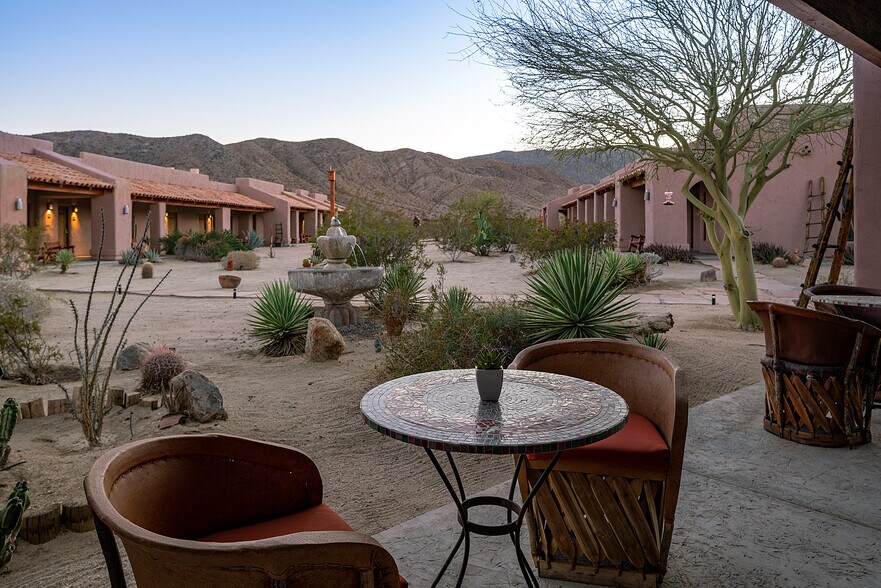 405 Palm Canyon Dr, Borrego Springs, CA à vendre - Photo de l’immeuble – Image 2 sur 67