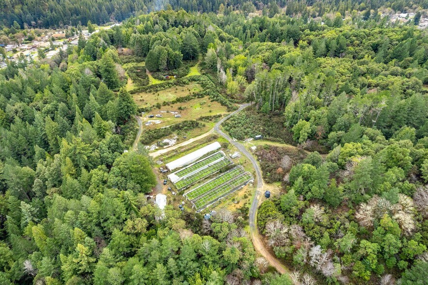 3167 Redwood Dr, Redway, CA à vendre - Photo principale – Image 1 sur 16