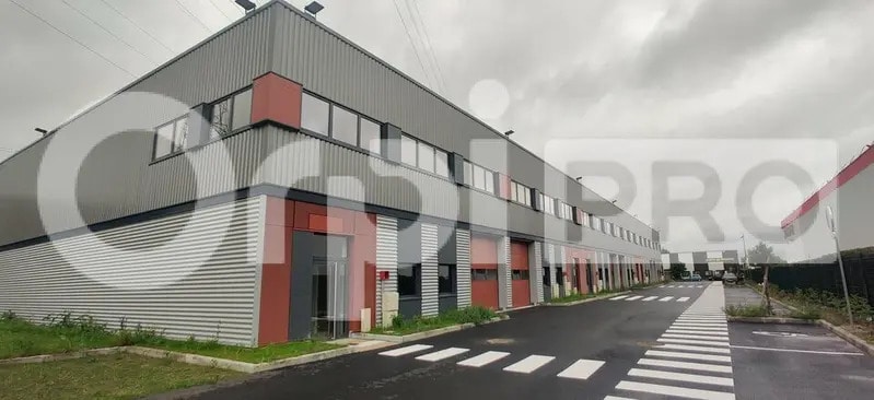 Local d’activités dans Corbeil-Essonnes à louer - Photo de l’immeuble – Image 3 sur 9