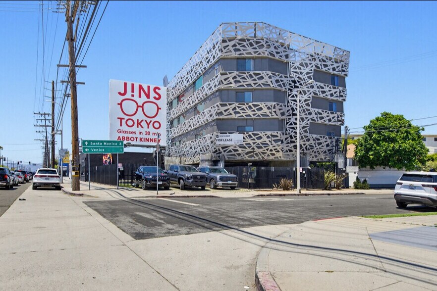 2434 Lincoln Blvd, Venice, CA à louer - Photo de l’immeuble – Image 1 sur 13