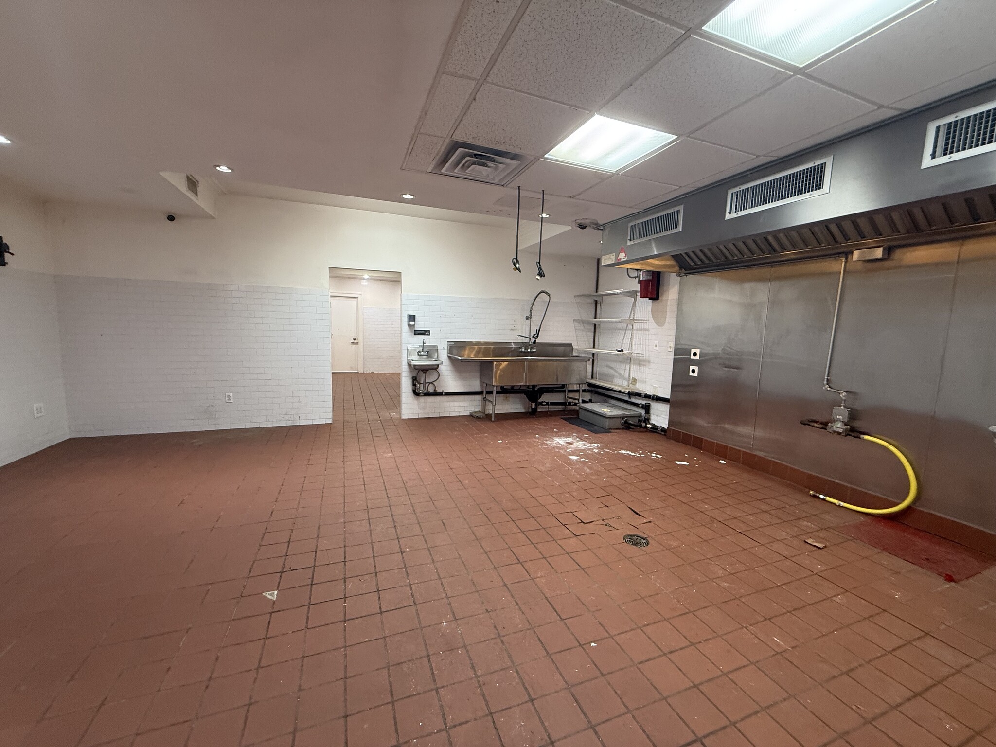 750 Onderdonk Ave, Flushing, NY à louer Photo intérieure– Image 1 sur 21