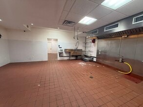 750 Onderdonk Ave, Flushing, NY à louer Photo intérieure– Image 1 sur 21