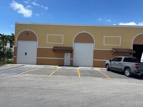 953 NW 3rd Ave, Homestead, FL à louer Photo de l’immeuble– Image 1 sur 6