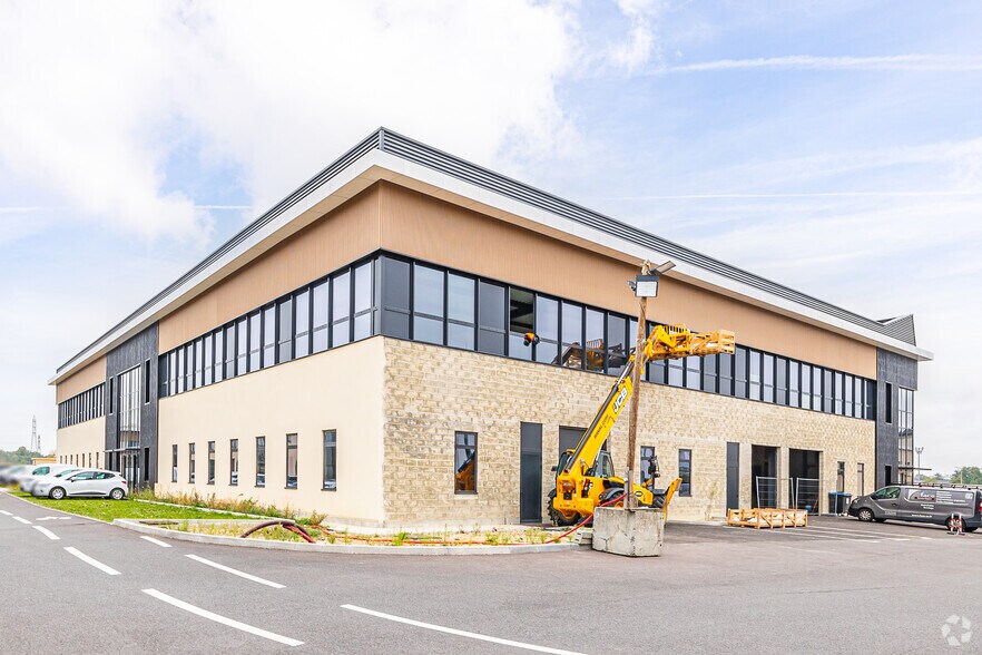 Local d’activités dans Nanterre à louer - Photo de l’immeuble – Image 2 sur 3