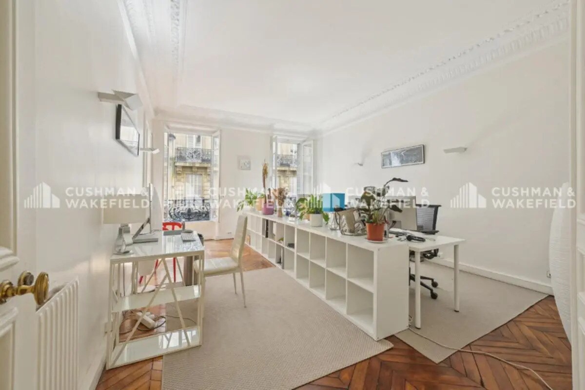 5 Rue Frédéric Bastiat, Paris à louer Photo de l’immeuble– Image 1 sur 12