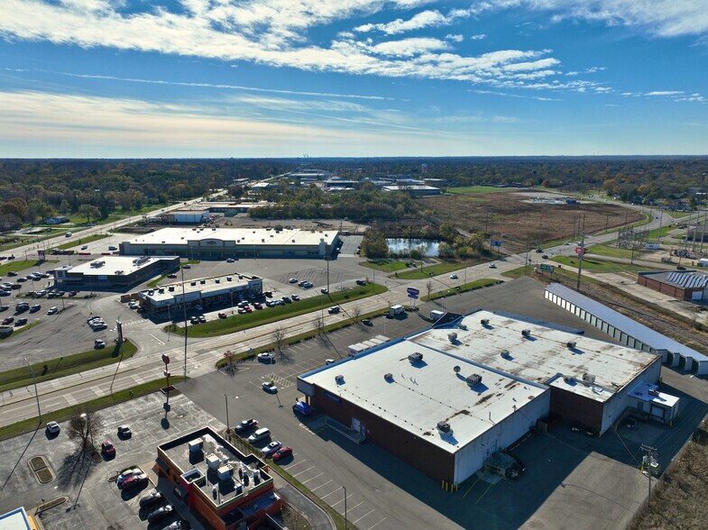 1519 E Riverside Blvd, Loves Park, IL à louer - Photo de l’immeuble – Image 2 sur 6