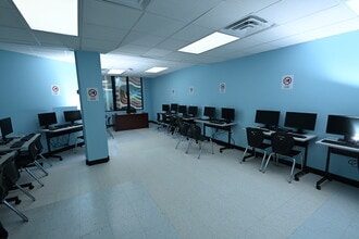 591 Summit Ave, Jersey City, NJ à louer Photo intérieure– Image 1 sur 19