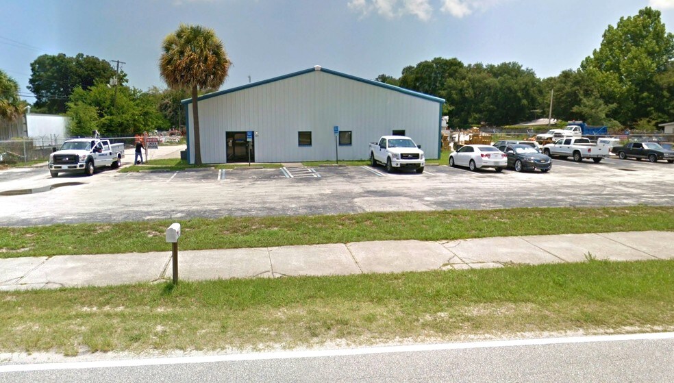 1077 Derbyshire Rd, Daytona Beach, FL à louer - Photo principale – Image 1 sur 5