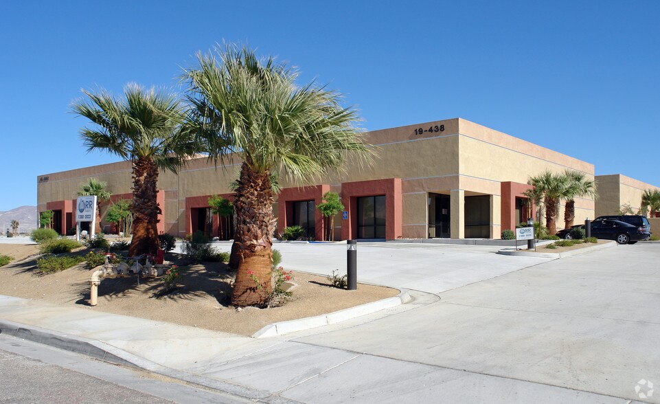 19392 Ruppert St, North Palm Springs, CA à vendre - Photo de l’immeuble – Image 2 sur 3