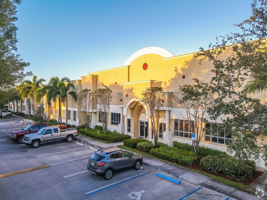 10220 W State Road 84, Davie, FL à louer Photo principale– Image 1 sur 30