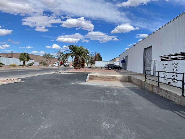5050 Steptoe St, Las Vegas, NV à louer - Photo de l’immeuble – Image 3 sur 5