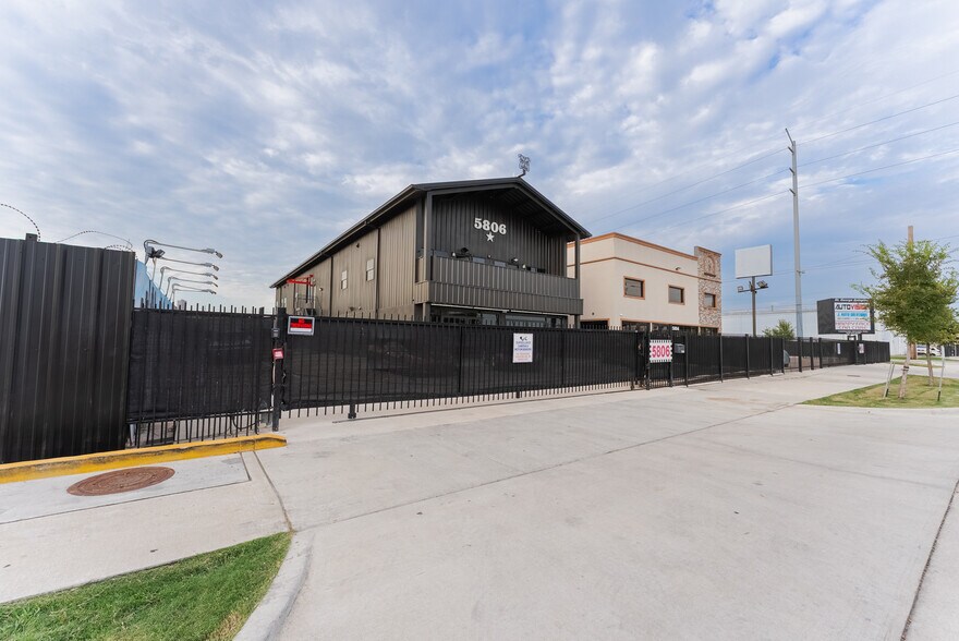5806 Star Ln, Houston, TX à louer - Photo de l’immeuble – Image 3 sur 52