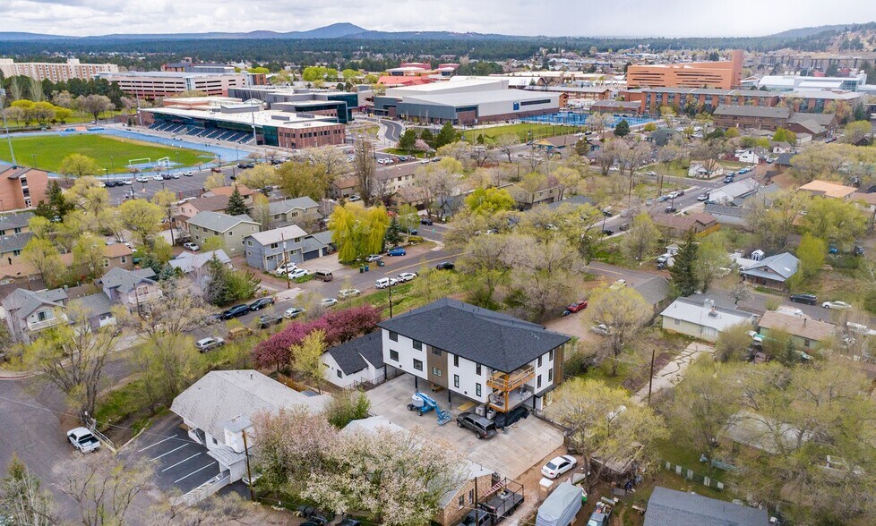 216 E Ellery Ave, Flagstaff, AZ à vendre - Photo de l’immeuble – Image 2 sur 7