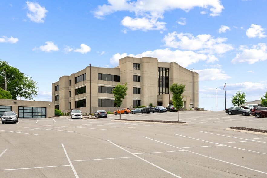 3340 Perimeter Hill Dr, Nashville, TN à louer - Photo de l’immeuble – Image 3 sur 49