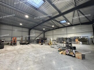 Plus de détails pour Local d'activités à louer