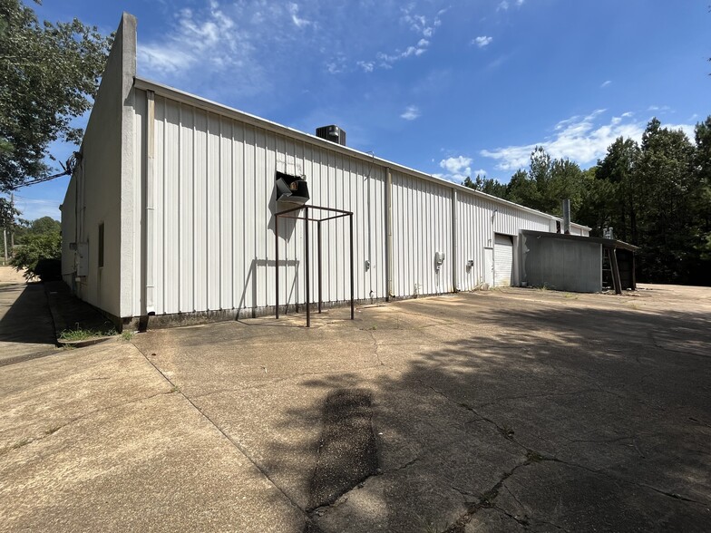 4611 Terry Rd, Jackson, MS à louer - Photo de l’immeuble – Image 2 sur 3