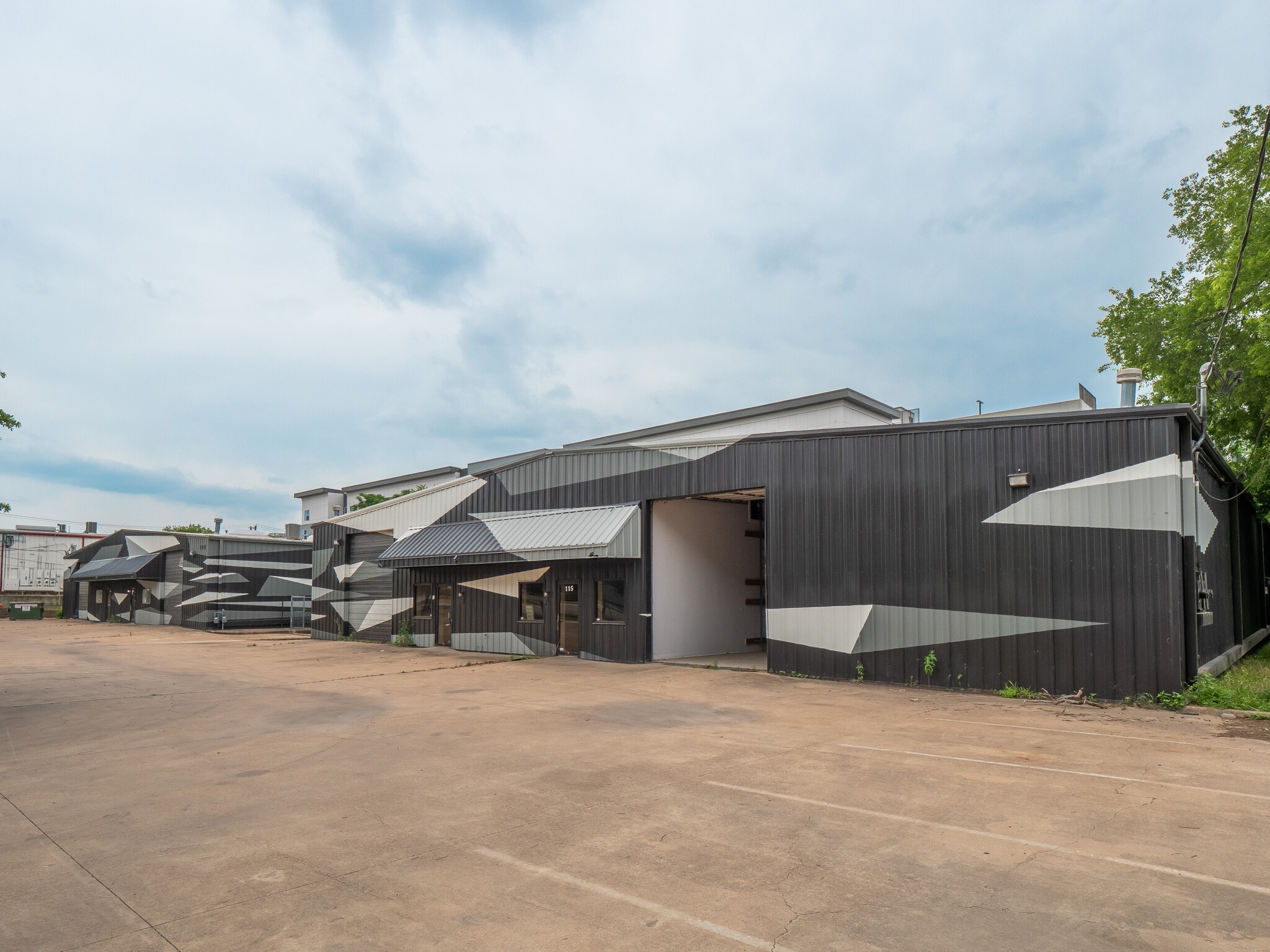 115 St Elmo Rd, Austin, TX à louer Photo de l’immeuble– Image 1 sur 5