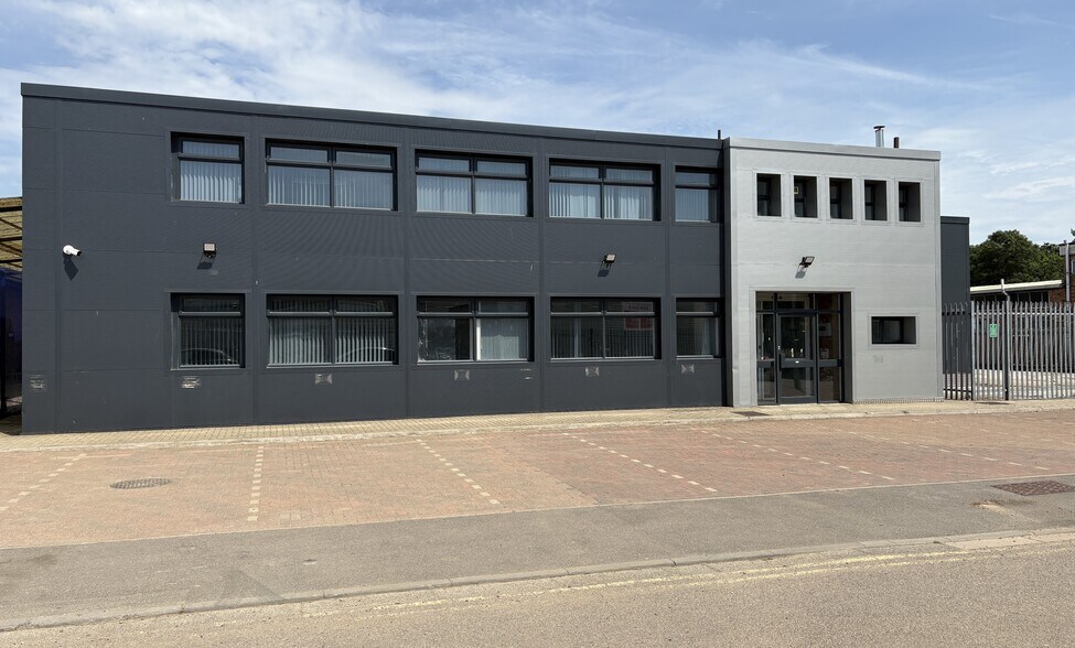 Lyon Way, St Albans à louer - Photo principale – Image 1 sur 1