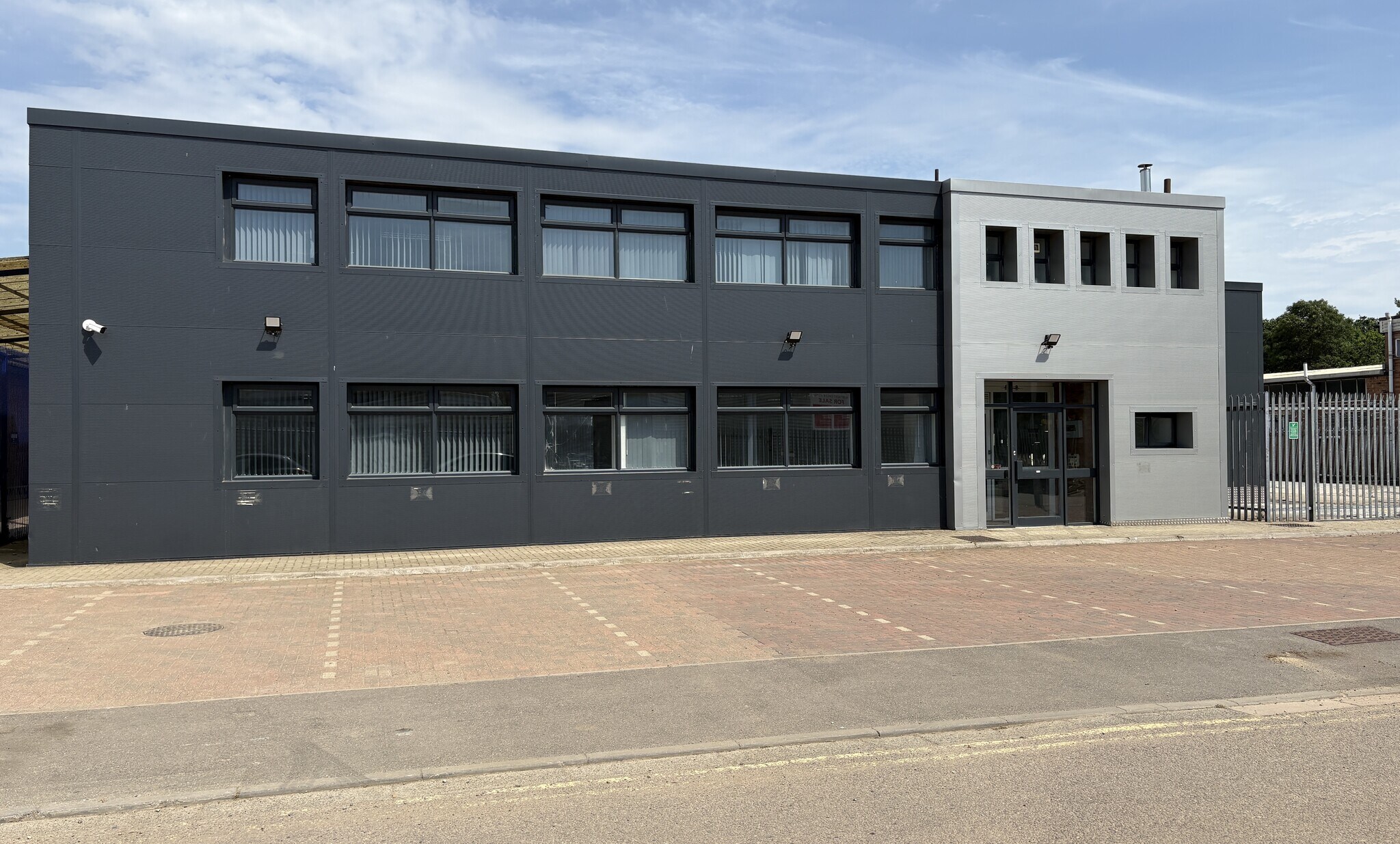 Lyon Way, St Albans à louer Photo principale– Image 1 sur 2