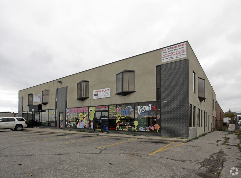 230 Eddystone Ave, Toronto, ON à vendre - Photo de l’immeuble – Image 2 sur 2
