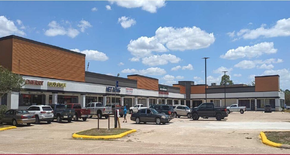 8244 Antoine, Houston, TX à louer - Photo de l’immeuble – Image 3 sur 3