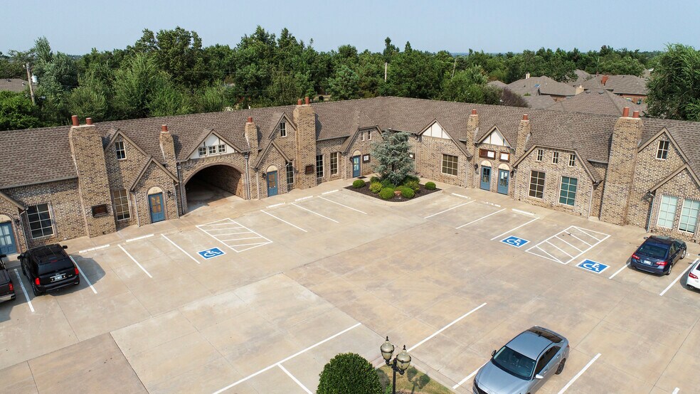 307 E Danforth Rd, Edmond, OK à louer - Photo de l’immeuble – Image 2 sur 5