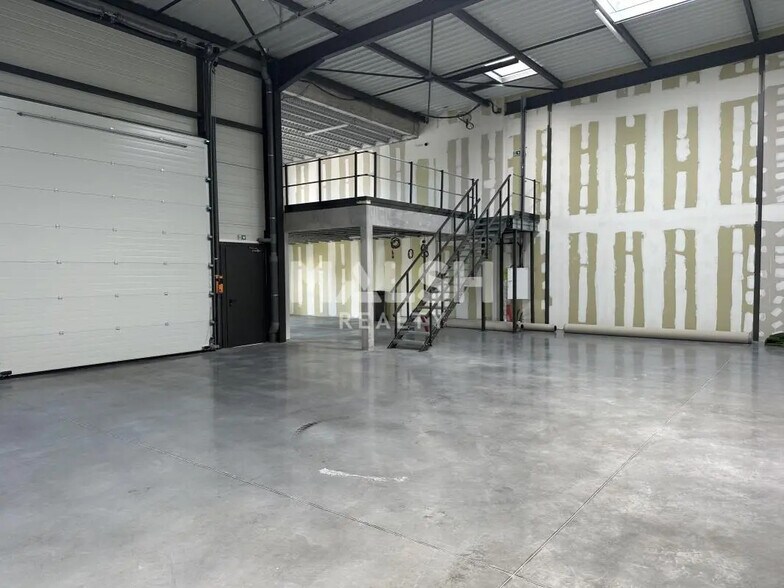 Bureau dans Décines-Charpieu à louer - Photo intérieure – Image 2 sur 6