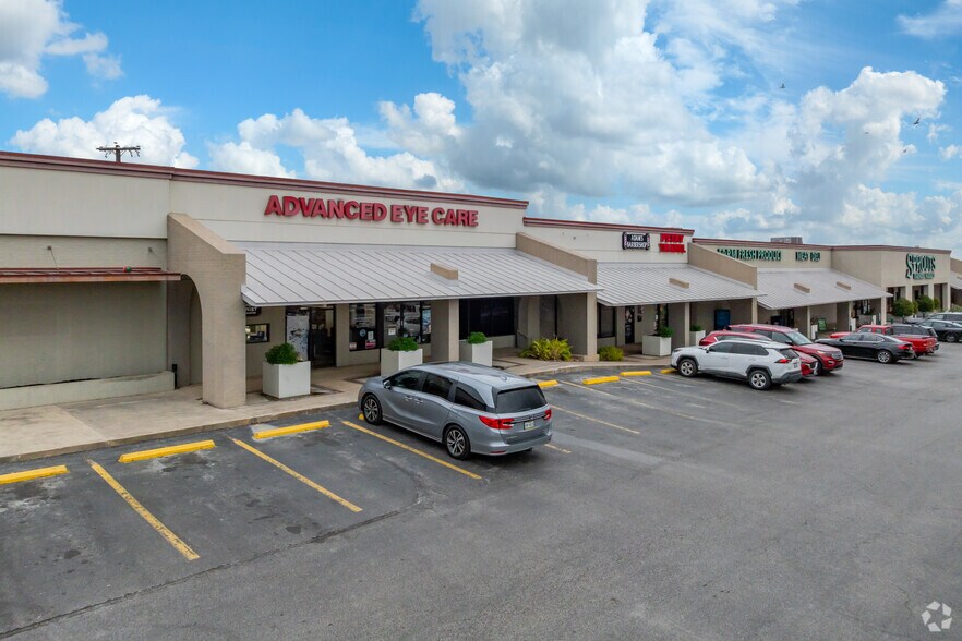 8077-8115 Callaghan Rd, San Antonio, TX à vendre - Photo de l’immeuble – Image 2 sur 21