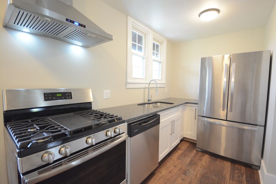 Cornell Portfolio - 22 Units - 80 Beds portefeuille de 1 biens à vendre sur LoopNet.fr - Photo de l’immeuble – Image 3 sur 7