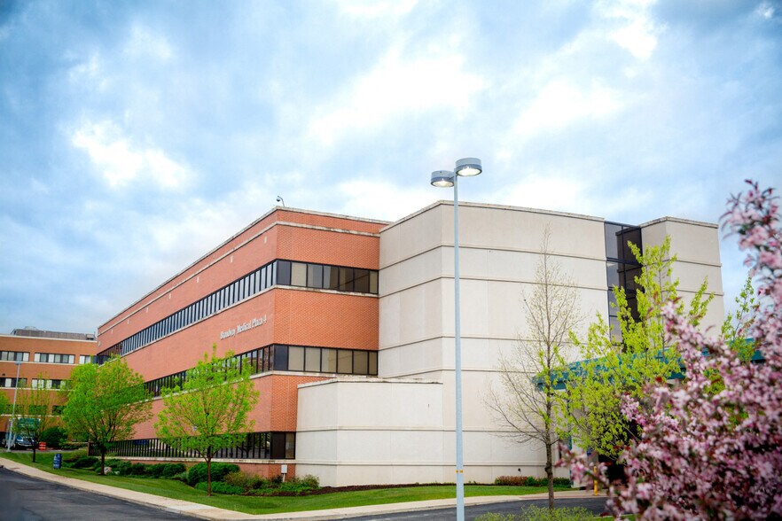 1705 E Broadway, Columbia, MO à louer - Photo de l’immeuble – Image 3 sur 5