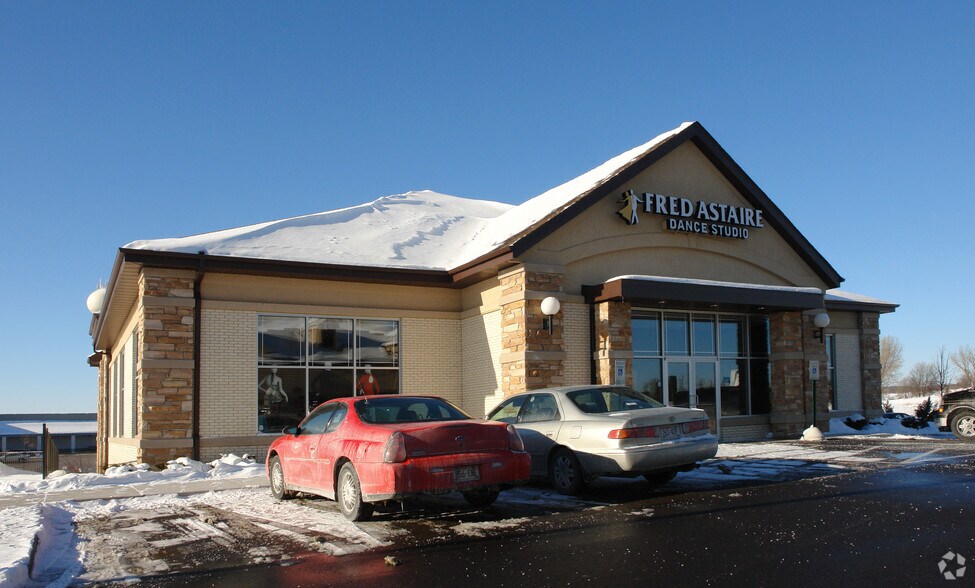 615 Ryan St, Pewaukee, WI à louer - Photo principale – Image 1 sur 1