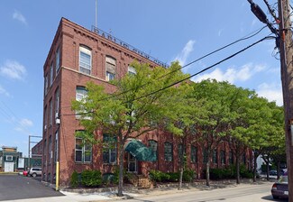 Plus de détails pour 125-135 Clay St, Central Falls, RI - Bureau, Industriel/Logistique à louer