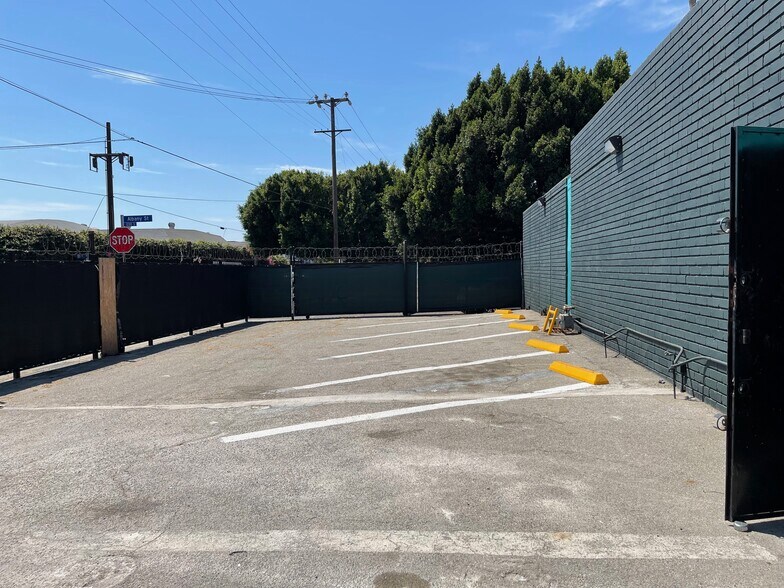 1212 Albany St, Los Angeles, CA à louer - Photo de l’immeuble – Image 3 sur 22