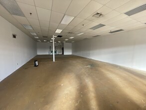 1231 E Main St, Meriden, CT à louer Photo intérieure– Image 2 sur 4