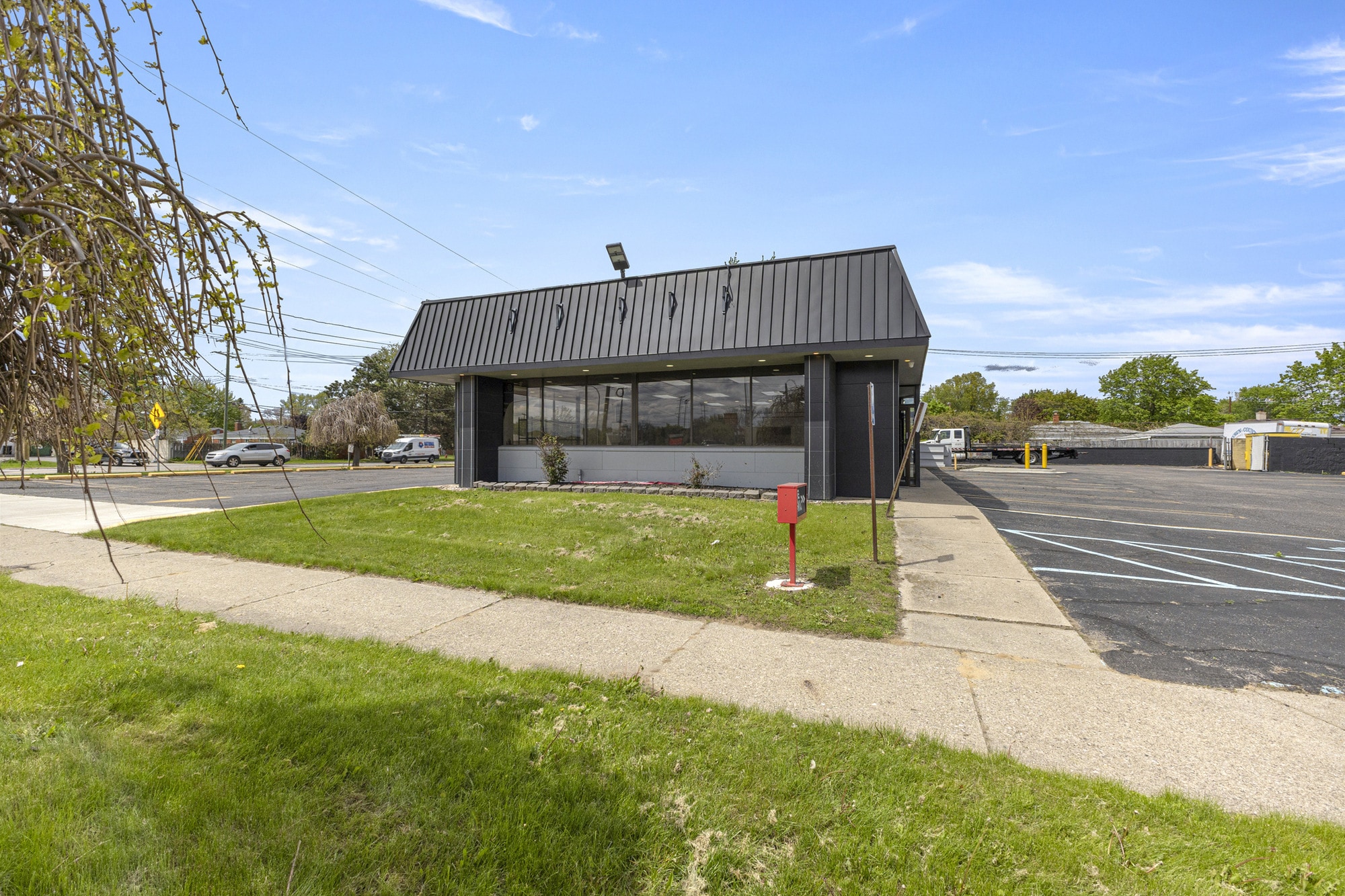 32788 Cherry Hill Rd, Garden City, MI à louer Photo de l’immeuble– Image 1 sur 16