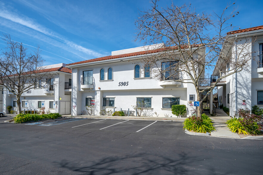 5905 Capistrano Ave, Atascadero, CA à louer - Photo de l’immeuble – Image 2 sur 34