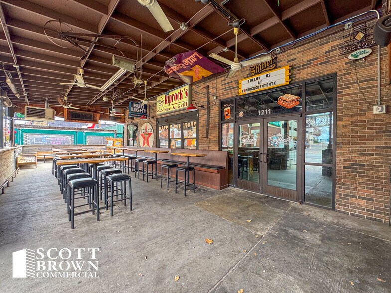 1211 W Hickory St, Denton, TX à louer - Photo de l’immeuble – Image 3 sur 24