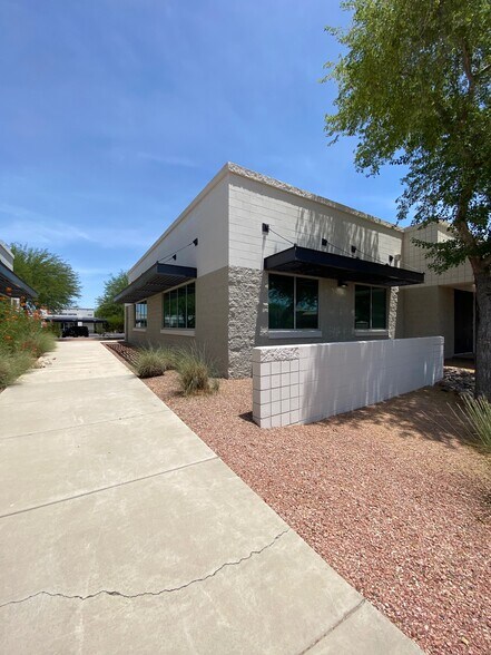 15282 W Brookside Ln, Surprise, AZ à vendre - Photo de l’immeuble – Image 3 sur 24
