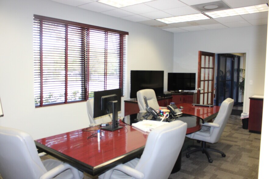 200 Emerald Bay Dr, Oldsmar, FL à vendre - Photo de l’immeuble – Image 3 sur 13